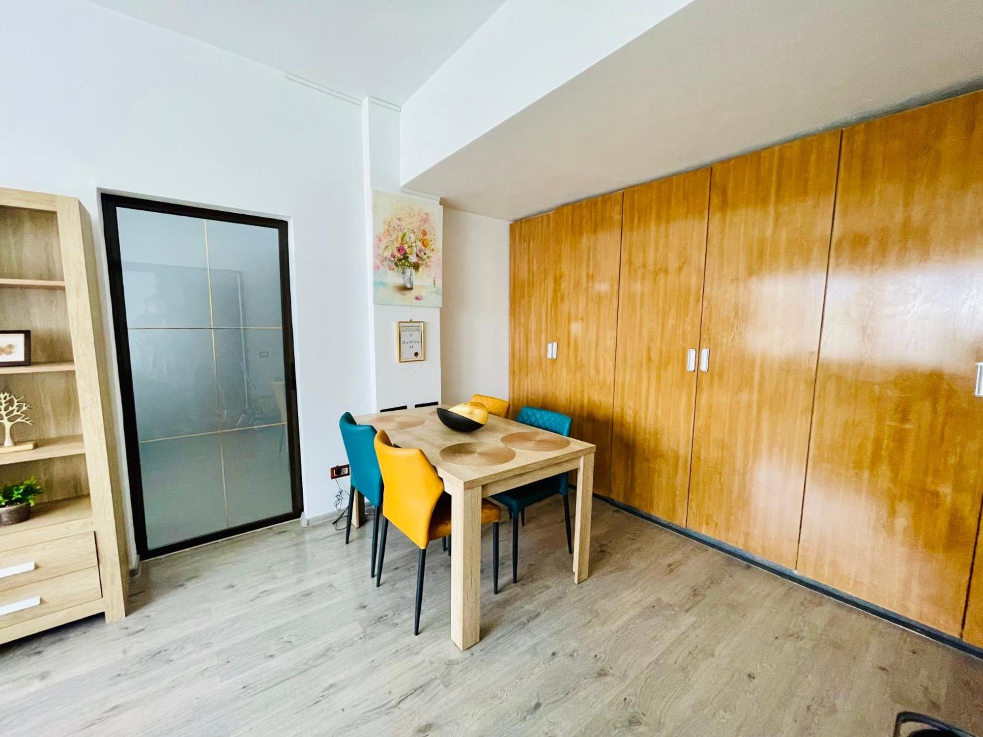 Metropole Square Apartment